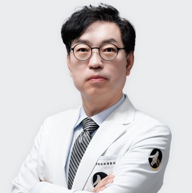 现代美学 Kim Dong Hwan 院长